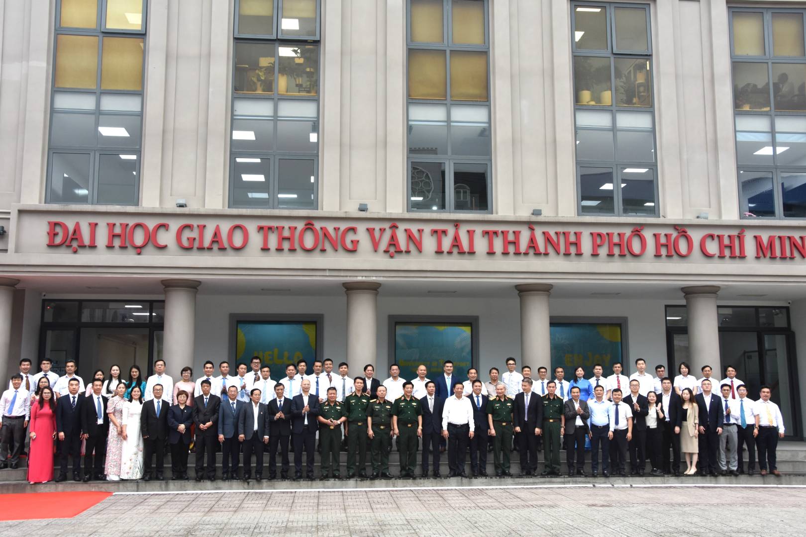 方大與胡志明市交通運(yùn)輸大學(xué)共建實(shí)驗(yàn)室落成，越南建設(shè)部部長親臨揭牌